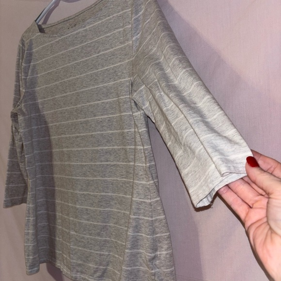 Elegant Gray Striped Long Sleeve Top - Picture 2 of 7